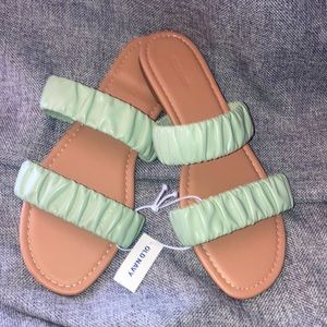 💥NWT💥Adorable Old Navy sandals💥 Sz 8 💥 (A2)